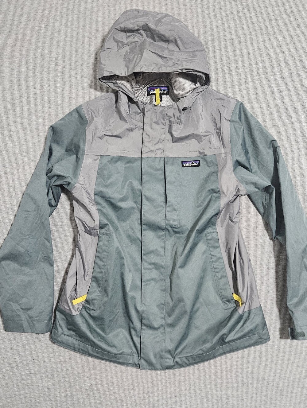 Patagonia grey green rain jacket boys Size L  Outdoor Rain Jacket